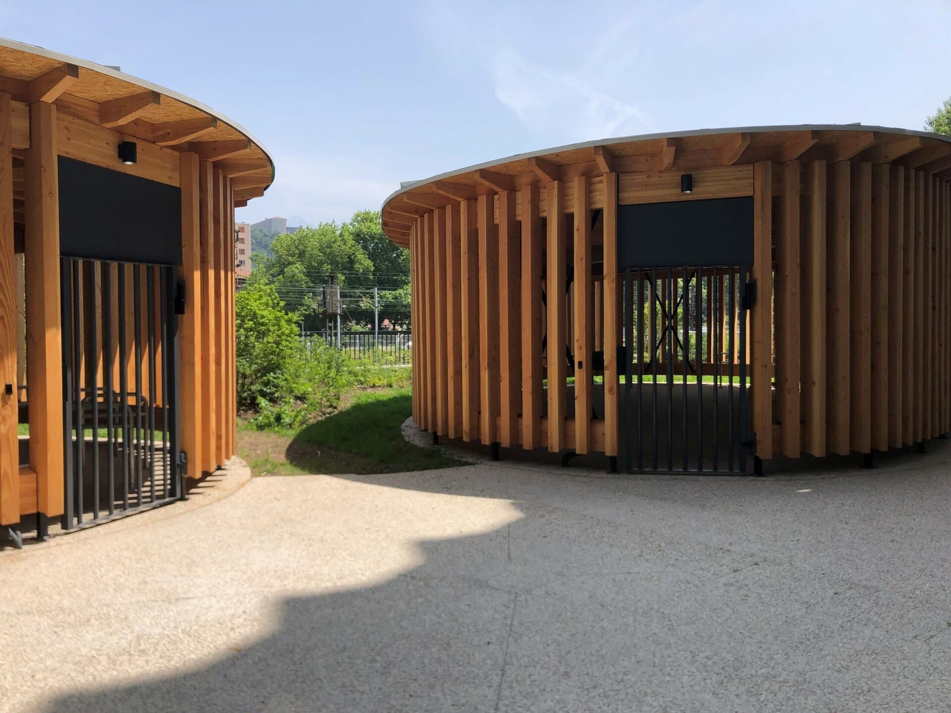 Portes d'abri vélo et impostes Bat Spring Grenoble